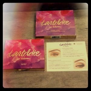 SOLD ON ♏ERCARI Tarte Tartelette in Bloom